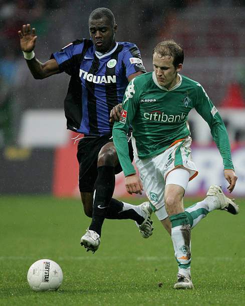 在高压下自 在高压下自